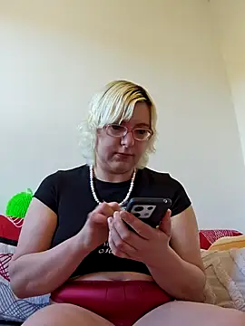 VikaKing online show from 11/05/25, 09:45