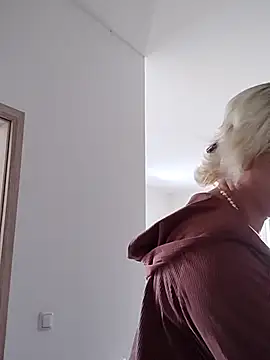 VikaKing online show from 10/31/25, 10:01