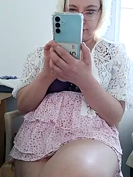 VikaKing online show from 12/15/25, 12:55