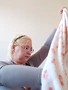 VikaKing online show from 11/12/25, 10:08