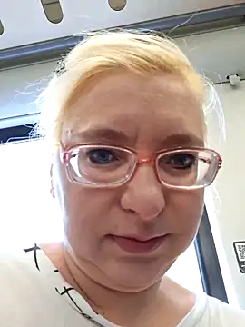 Snapshot of VikaKing chatting on 01/06/26, 10:08 VikaKing online show from 01/06/26, 10:08