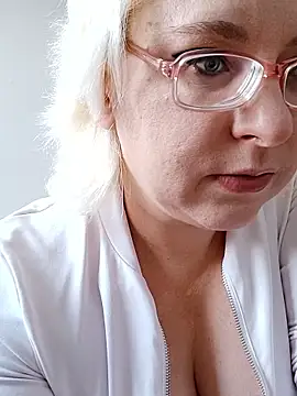 Snapshot of VikaKing chatting on 01/08/26, 12:11 VikaKing online show from 01/08/26, 12:11