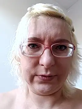 Snapshot of VikaKing chatting on 01/17/26, 10:08 VikaKing online show from 01/17/26, 10:08