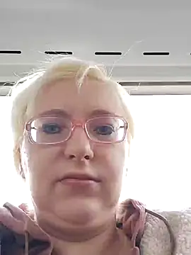 VikaKing online show from 11/14/25, 10:52