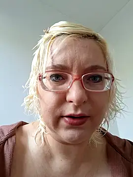 VikaKing online show from 12/01/25, 11:11