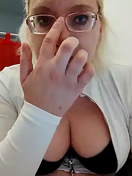 VikaKing online show from 12/05/25, 08:28