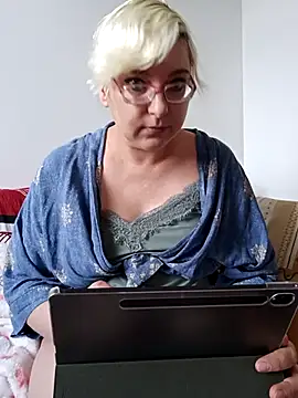 VikaKing online show from 10/19/25, 07:44