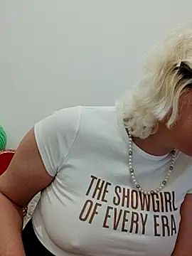 VikaKing online show from 11/05/25, 09:51