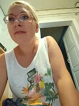 Snapshot of VikaKing chatting on 07/17/26, 05:37 VikaKing online show from 07/17/26, 05:37