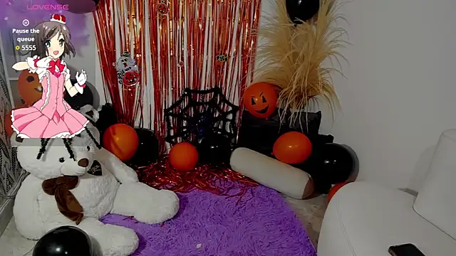 Snapshot of miaravel_ chatting on 10/30/25, 07:00 miaravel online show from 10/30/25, 07:00