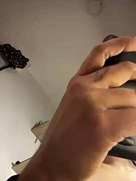 Snapshot of ericajohnson_ chatting on 01/08/26, 04:13 ericajohnson online show from 01/08/26, 04:13