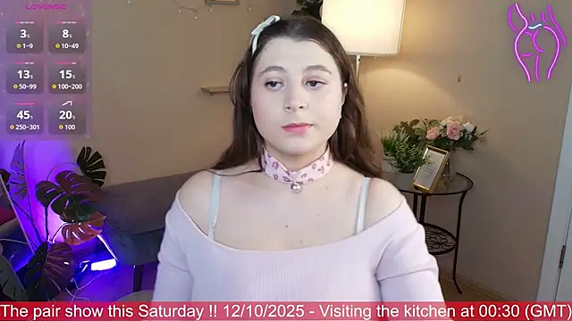 Snapshot of Queen_Michelle_ chatting on 10/07/25, 09:16 Queen Michelle online show from 10/07/25, 09:16