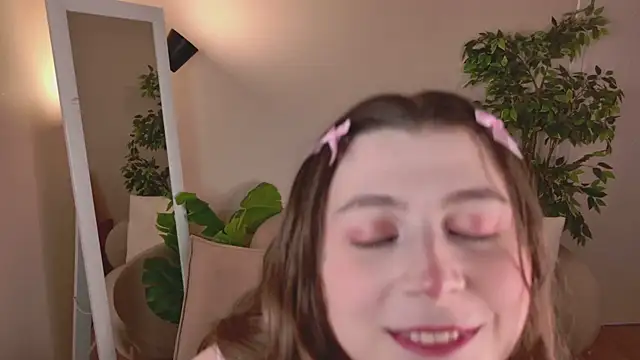 Queen Michelle  online show from 03/08/26, 02:04