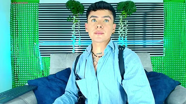 CamiiGuzmanX online show from 03/21/26, 08:24