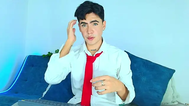 CamiiGuzmanX online show from 11/07/25, 08:35