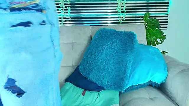 CamiiGuzmanX online show from 04/22/26, 07:42