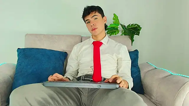 CamiiGuzmanX online show from 10/01/25, 08:02