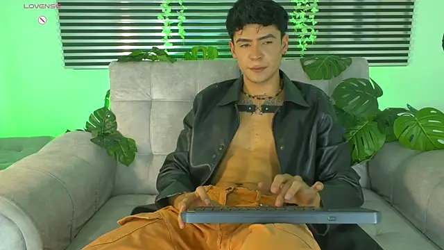 CamiiGuzmanX online show from 06/18/26, 09:31