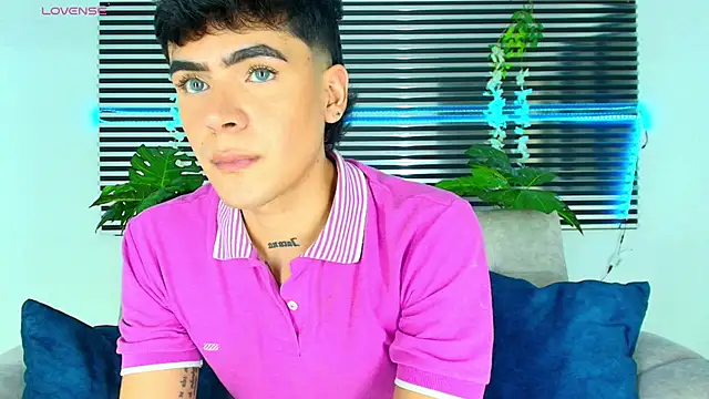 CamiiGuzmanX online show from 12/19/25, 08:44