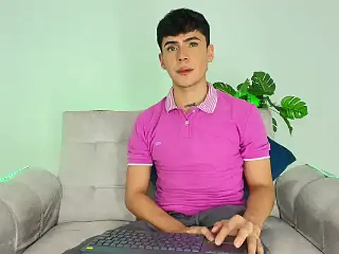 CamiiGuzmanX online show from 09/22/25, 08:04
