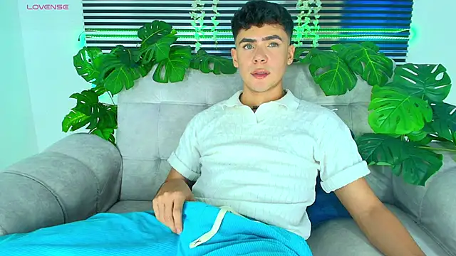 CamiiGuzmanX online show from 03/16/26, 08:11