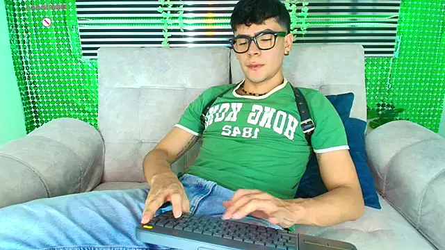 CamiiGuzmanX online show from 03/18/26, 09:26