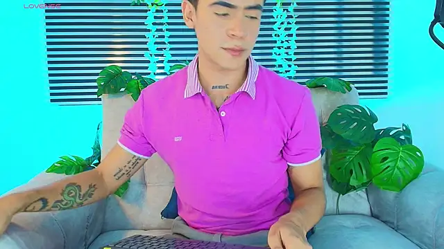 CamiiGuzmanX online show from 06/10/26, 08:32
