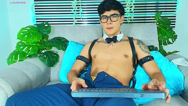 CamiiGuzmanX online show from 04/21/26, 10:05