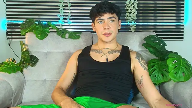 CamiiGuzmanX online show from 05/17/26, 10:54