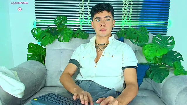 CamiiGuzmanX online show from 03/15/26, 05:09