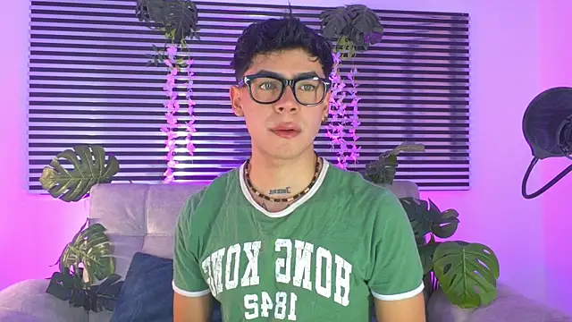 CamiiGuzmanX online show from 06/24/26, 05:55