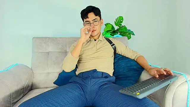 CamiiGuzmanX online show from 09/24/25, 07:53