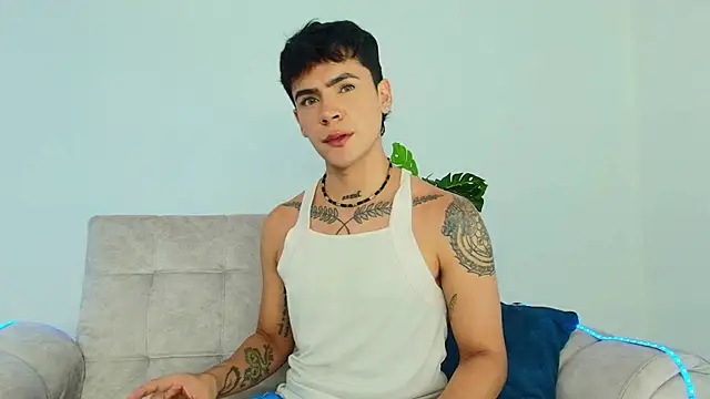 CamiiGuzmanX online show from 10/02/25, 07:39