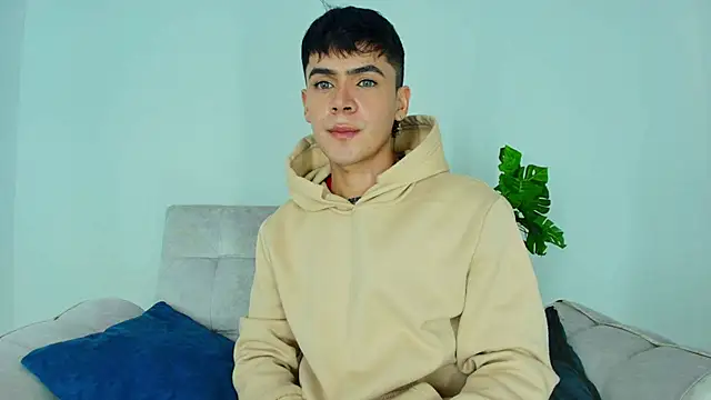 CamiiGuzmanX online show from 10/11/25, 11:28