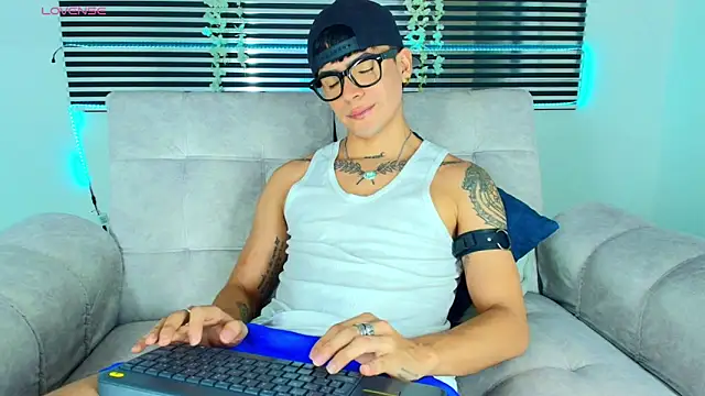 CamiiGuzmanX online show from 03/31/26, 07:38