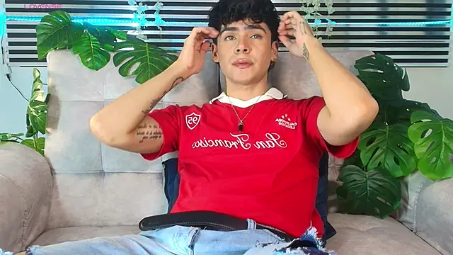 CamiiGuzmanX online show from 05/20/26, 09:23