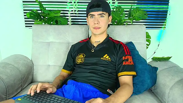 CamiiGuzmanX online show from 02/02/26, 08:08