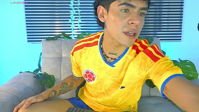 CamiiGuzmanX online show from 06/17/26, 08:19