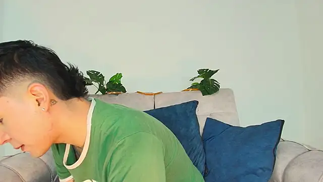 CamiiGuzmanX online show from 09/10/25, 07:46
