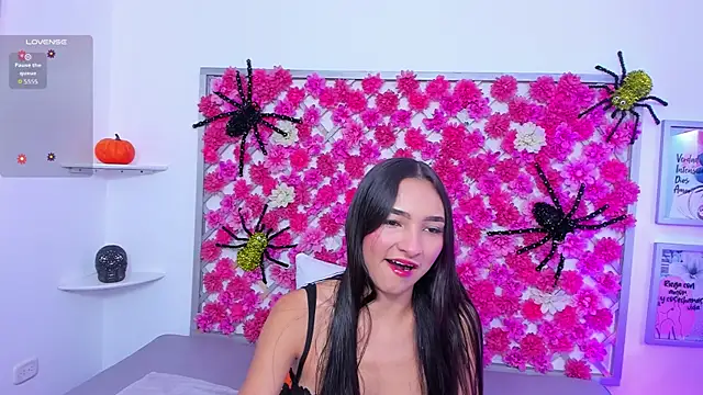 Snapshot of hannah_miller_1 chatting on 10/09/25, 11:44 hannah miller 1 online show from 10/09/25, 11:44