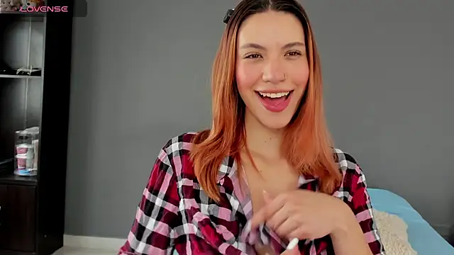 Snapshot of AntonellaaRossii chatting on 09/15/25, 01:44 AntonellaaRossii online show from 09/15/25, 01:44
