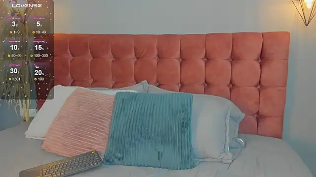 Tania 77  online show from 11/28/25, 12:27