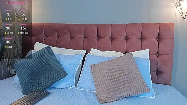 Tania 77  online show from 12/14/25, 12:11