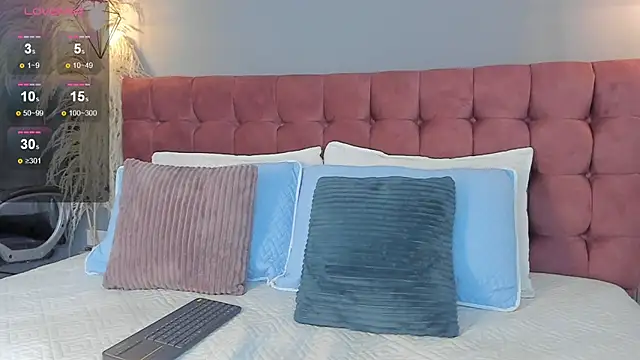 Tania 77  online show from 12/15/25, 12:55