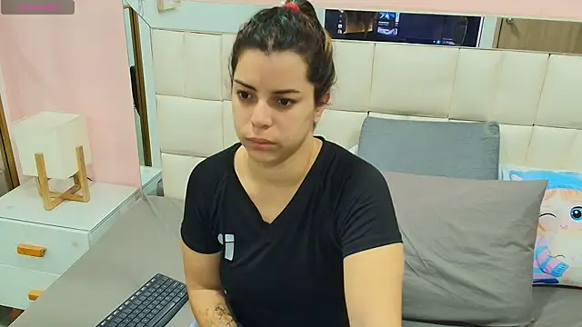 gisell gomez online show from 12/18/25, 12:09