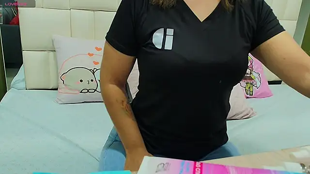 gisell gomez online show from 10/15/25, 12:24