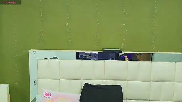 gisell gomez online show from 10/25/25, 11:42