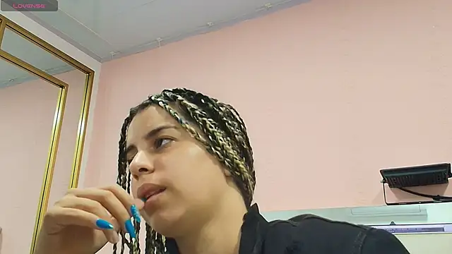 gisell gomez online show from 11/28/25, 12:27