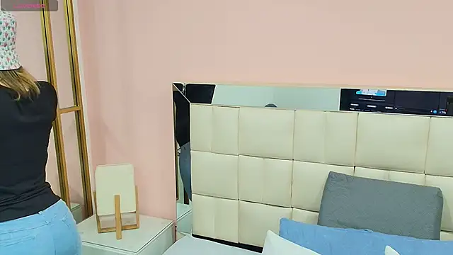 gisell gomez online show from 11/06/25, 12:20