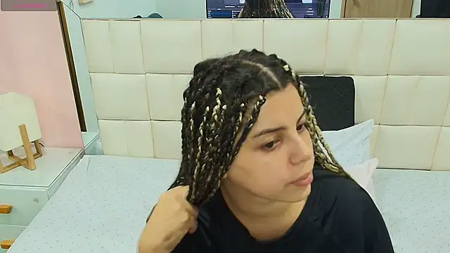 gisell gomez online show from 12/02/25, 12:40